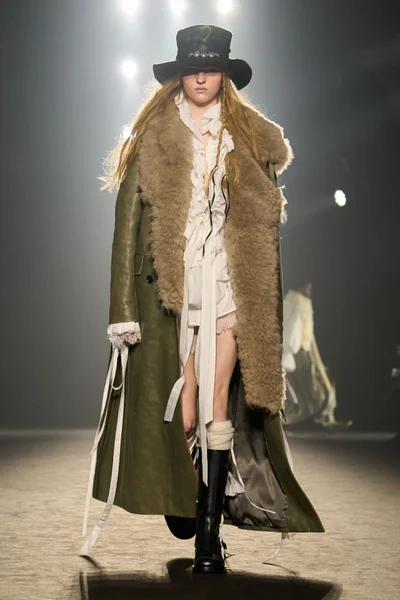 Look 23